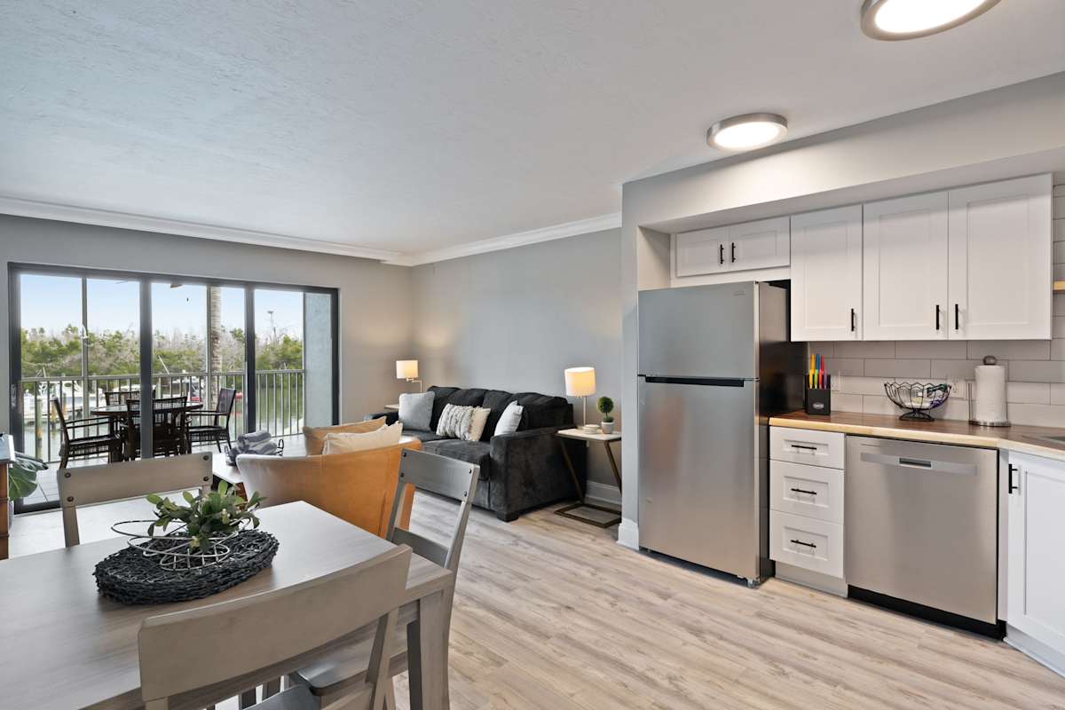 Bayside Villa 4120 | Chic Harbourview Residence | Walk to the Beach