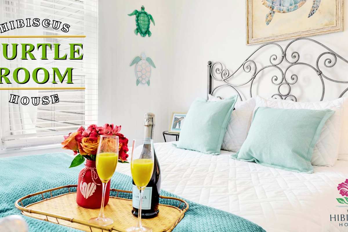 Hibiscus House Bed & Breakfast Inn Turtle Room Bed-ADA