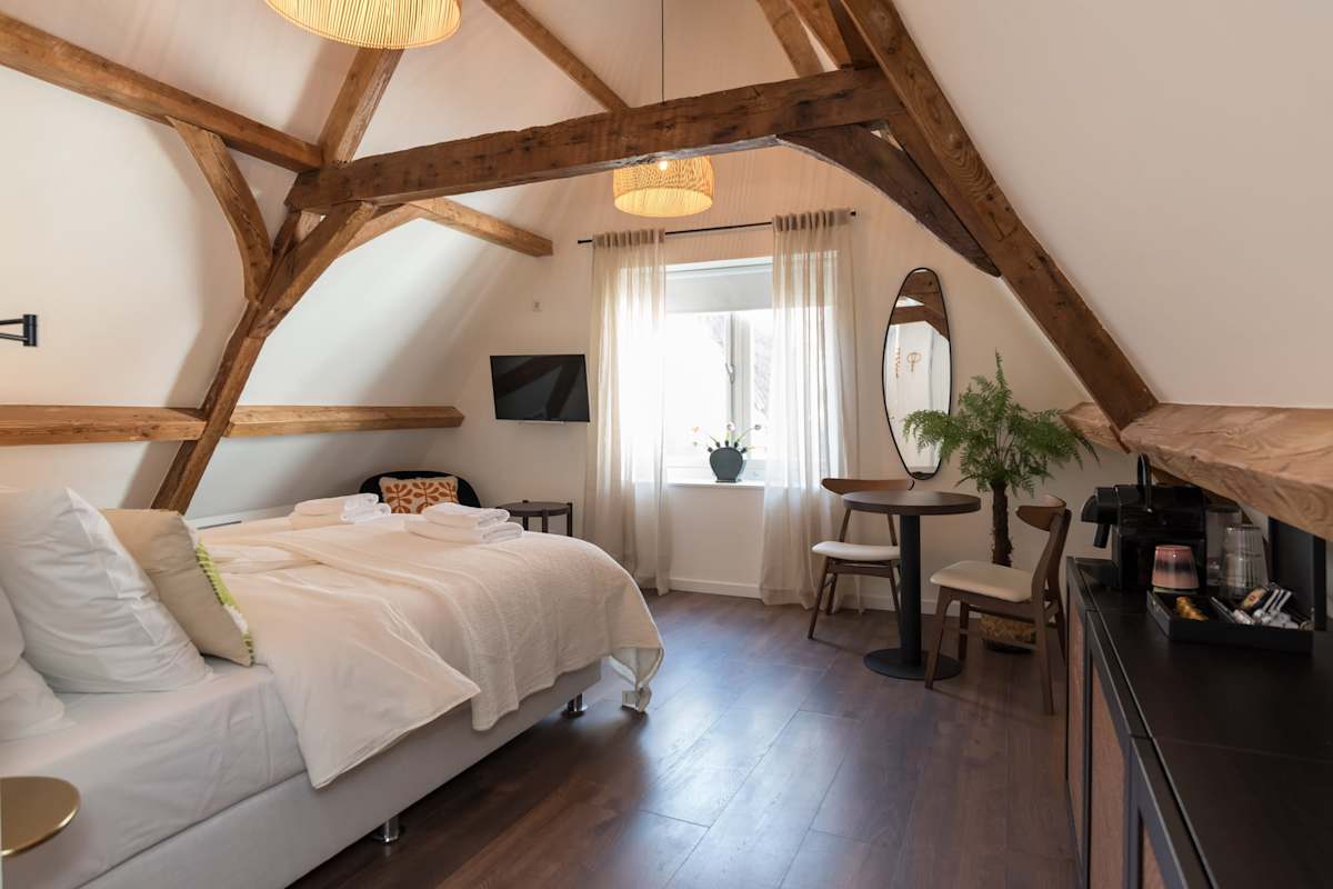 Six Boutique Hotel - Romantic Attic Room