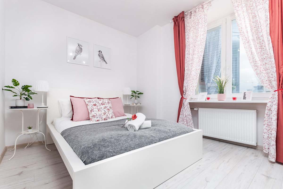 Świętokrzyska 32 | Elegant Apartment | Desk