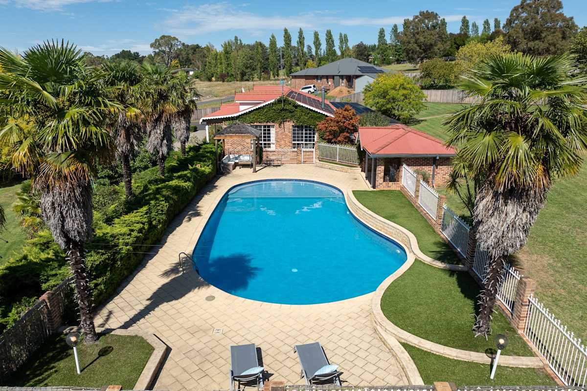 Entertainer's Dream - 6 Bedroom Home, Sleeps 17