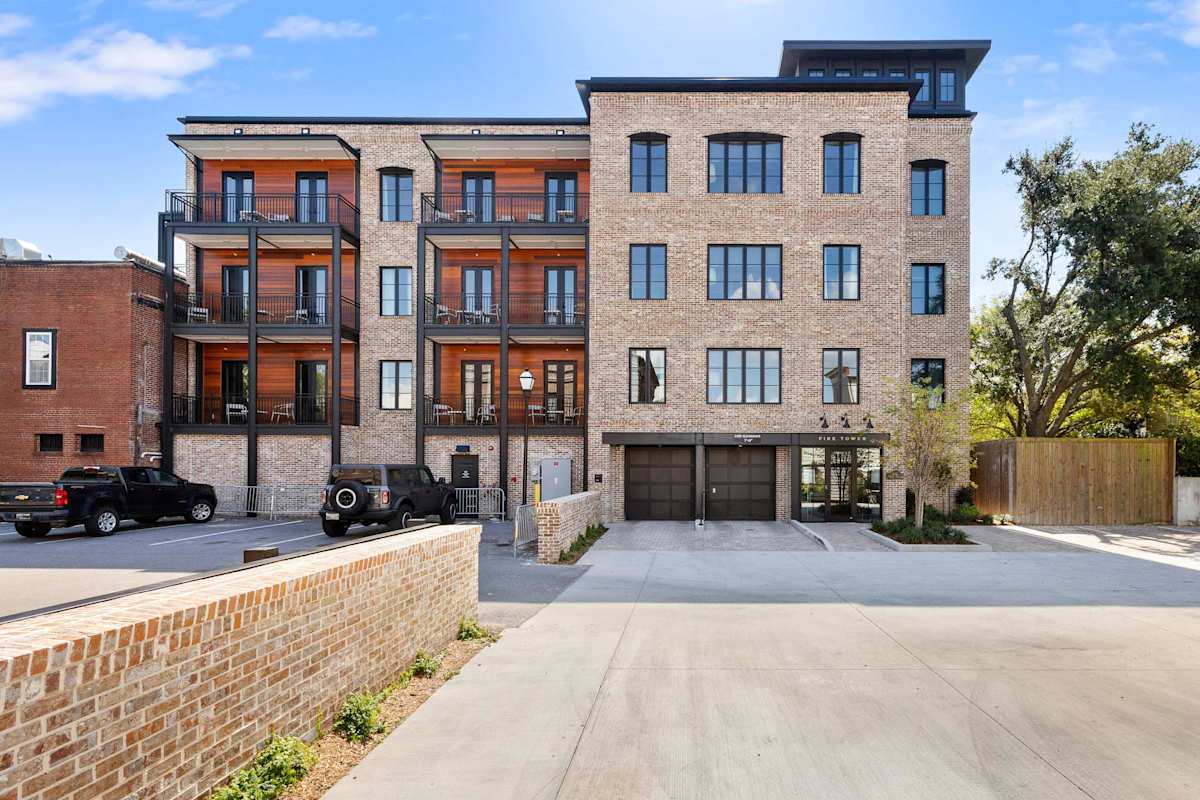 Fire Tower Luxe 2BR KingSuites & Private Balcony