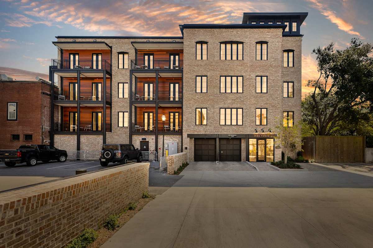Fire Tower Classy 1BR in Downtown Charleston!