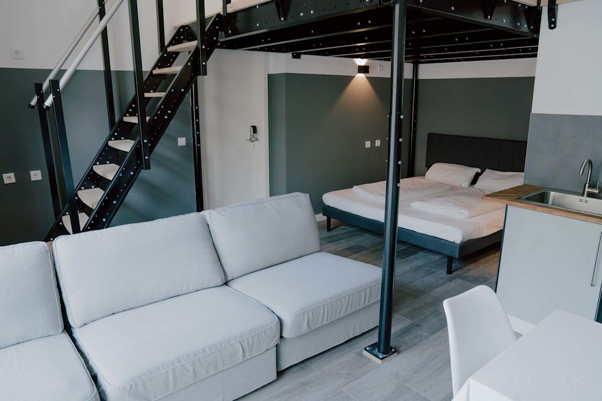 Monkey Collective Eight - 12 Monkeys Apartments