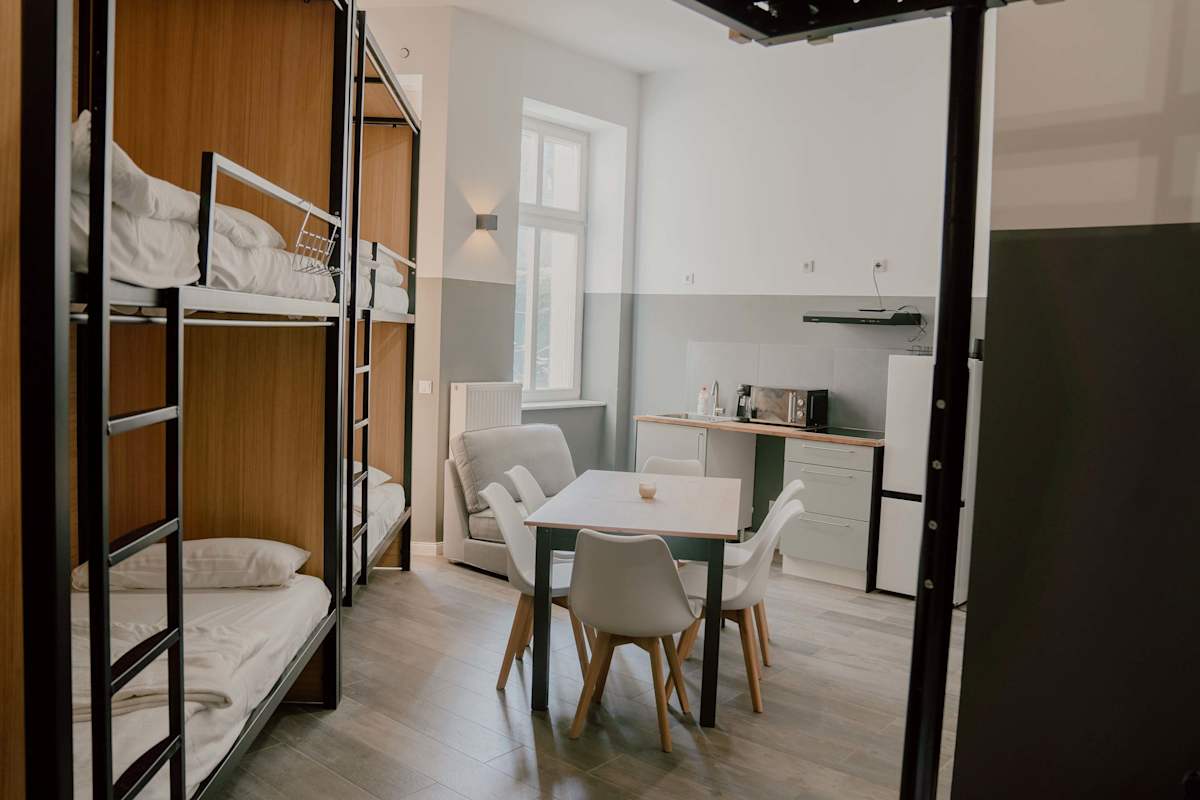 Monkey Collective Nine - 12 Monkeys Apartments