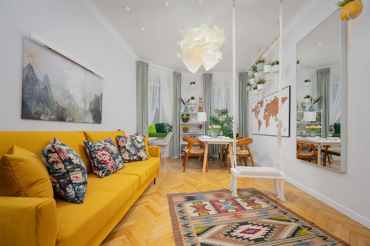 Pluga 1 | Atmospheric Apartment | Desk — Warszawa, Województwo mazowieckie — vacation rental