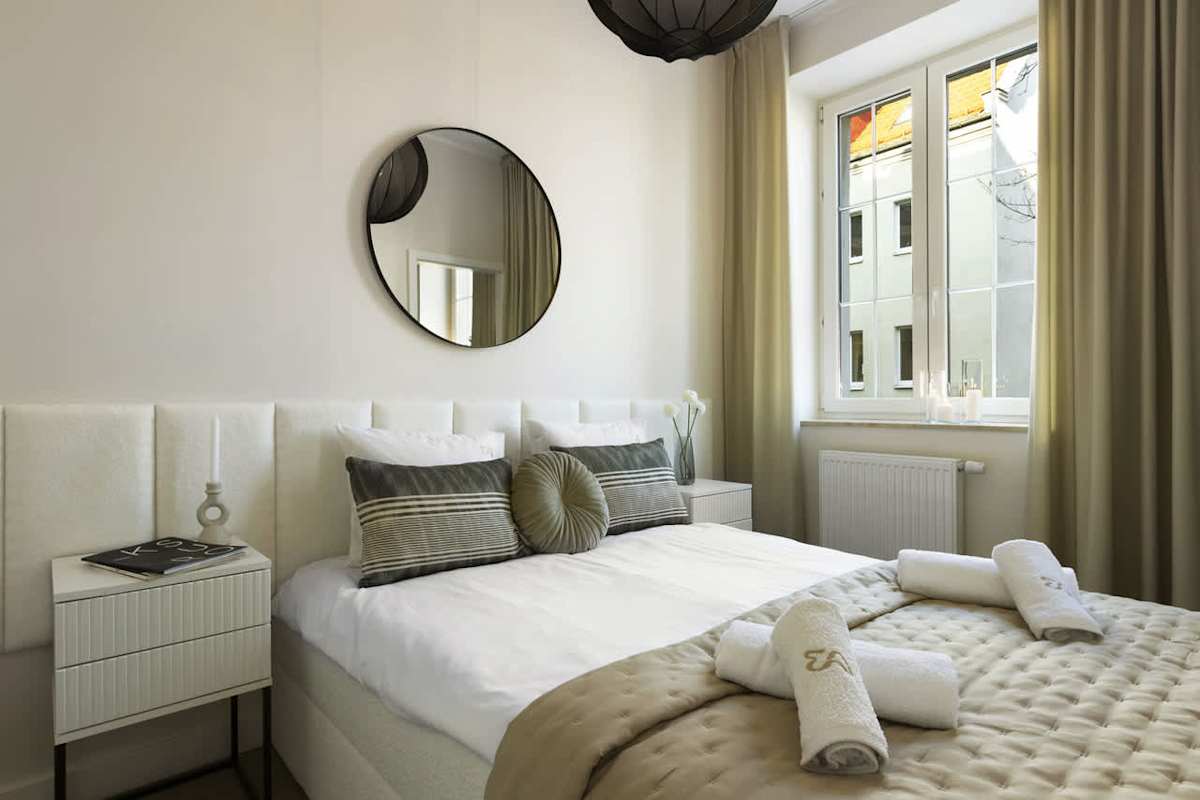 Elite Apartments Aura Black | OLD TOWN