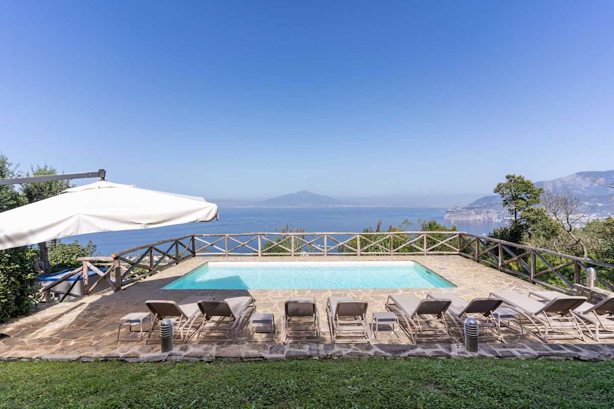 "Giulia 2"Villa Apartment, Shared Pool & Sea Views by Feeling Italy
