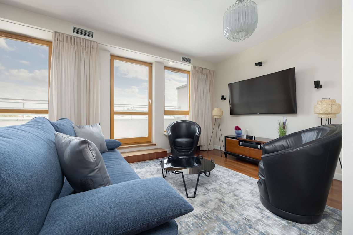 Obywatelska 5 | Warszawa | Spacious & Stylish Apartment | Two Parking Spaces | Smart TV & WiFi | Remote Working — Warszawa, Województwo mazowieckie — vacation rental