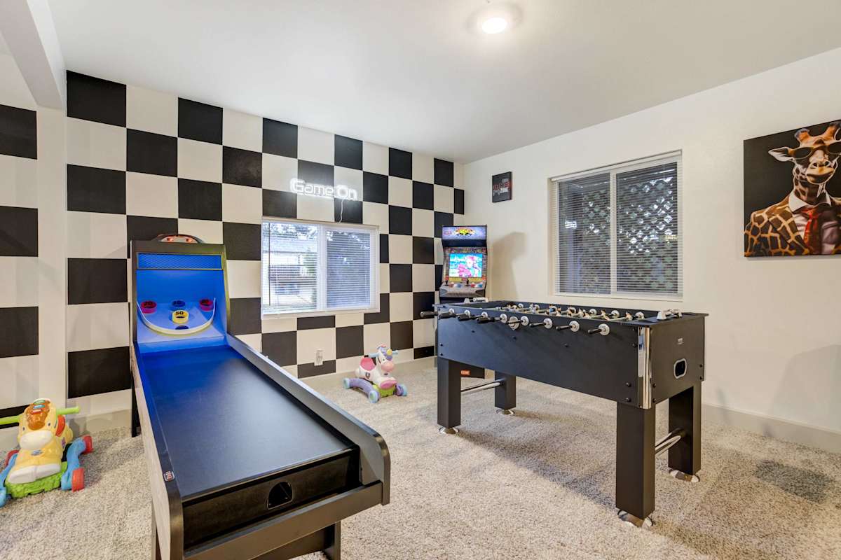 Champion Court! Family Escape w Epic Game Room