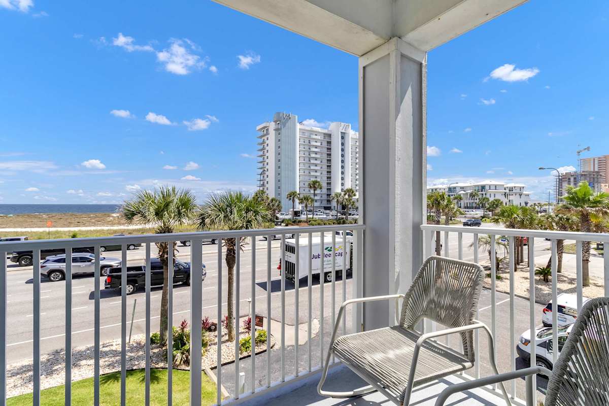 Grand Caribbean 201- Beach & bay view, 1 BR w bunk
