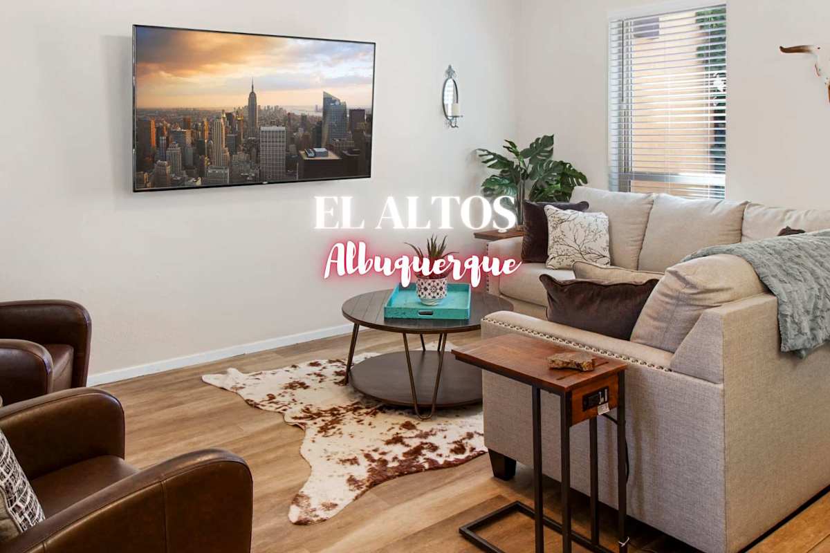 El Altos - An Irvie Home with Summer Pool