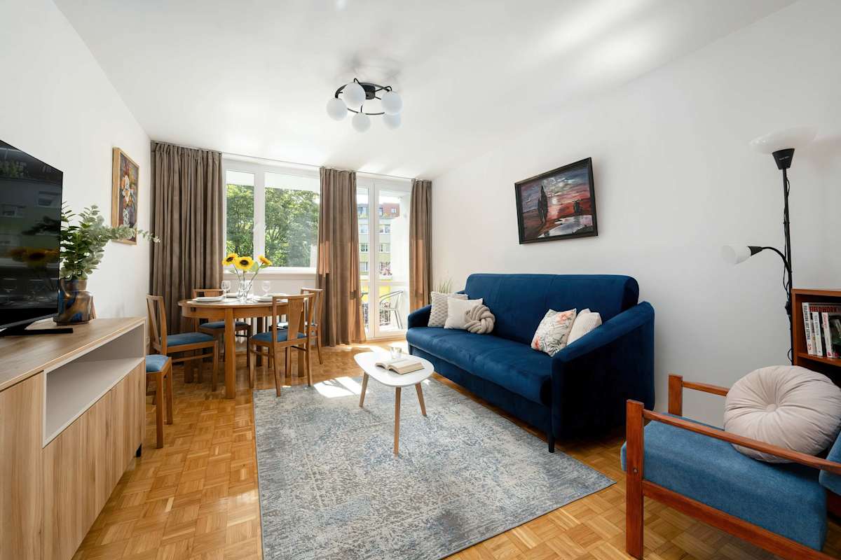 Białowieska 23 Wrocław | Blue Apartment with Desk, Bathtub and Balcony — Wrocław, Lower Silesia — vacation rental