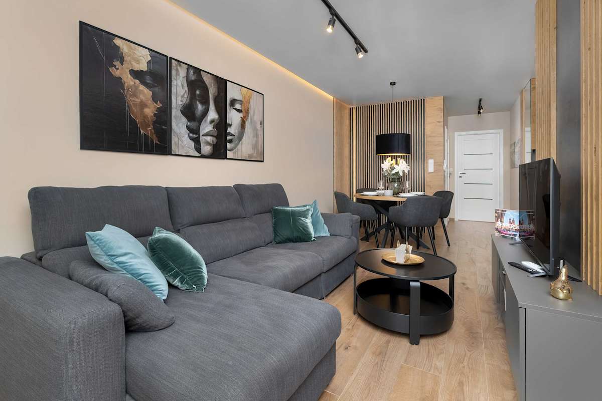 Łaszkiewicza 8B Kraków | Air Conditioned Apartment with Parking and Desk
