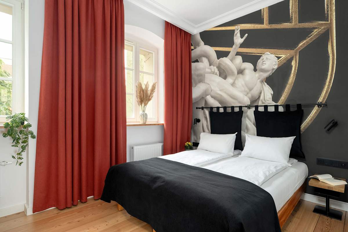 Kramarska 9 Poznań | Schoeps Residence |  Stylish Apartment for Four People | Industrial Interiors | Apartment Near the Old Market Square 