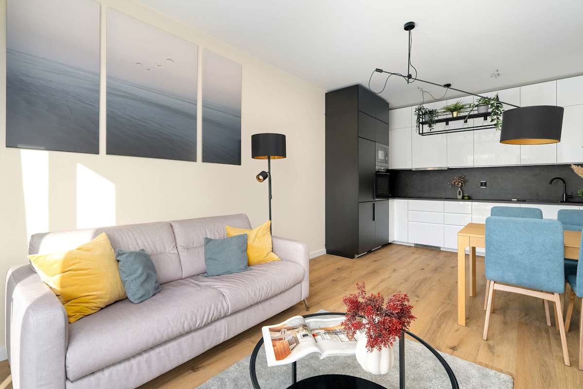 Żelazna 1 Poznań | Spacious Apartment with Desks and Parking — Poznań, Województwo wielkopolskie — vacation rental