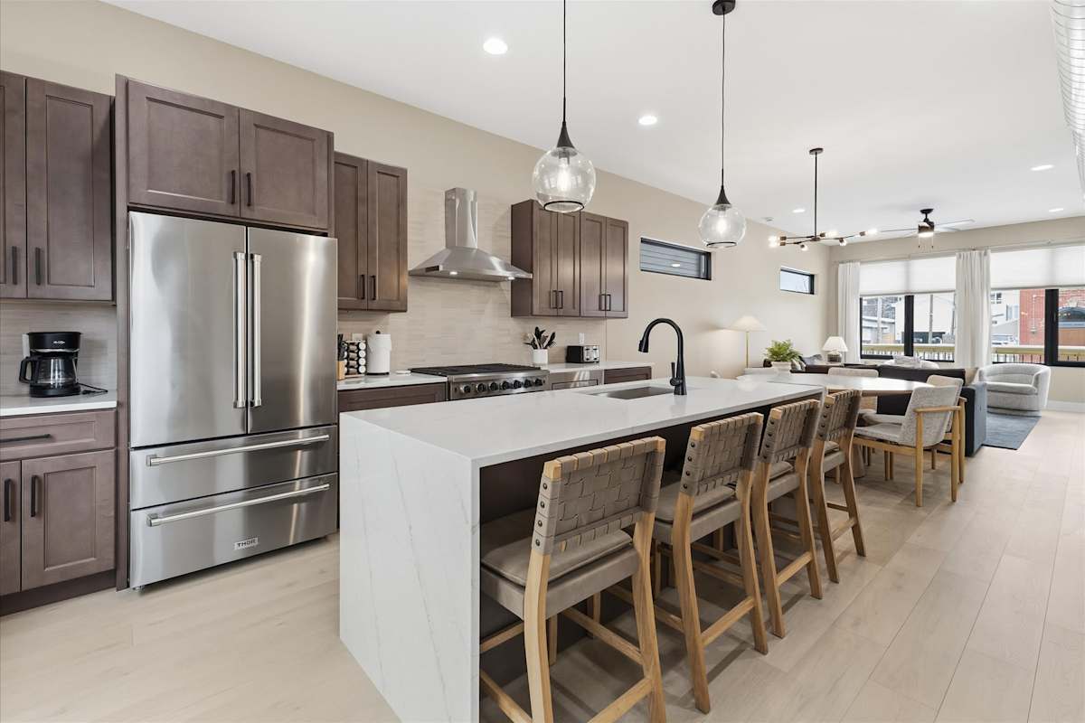Brand New 4BR house w Patio and skyline views