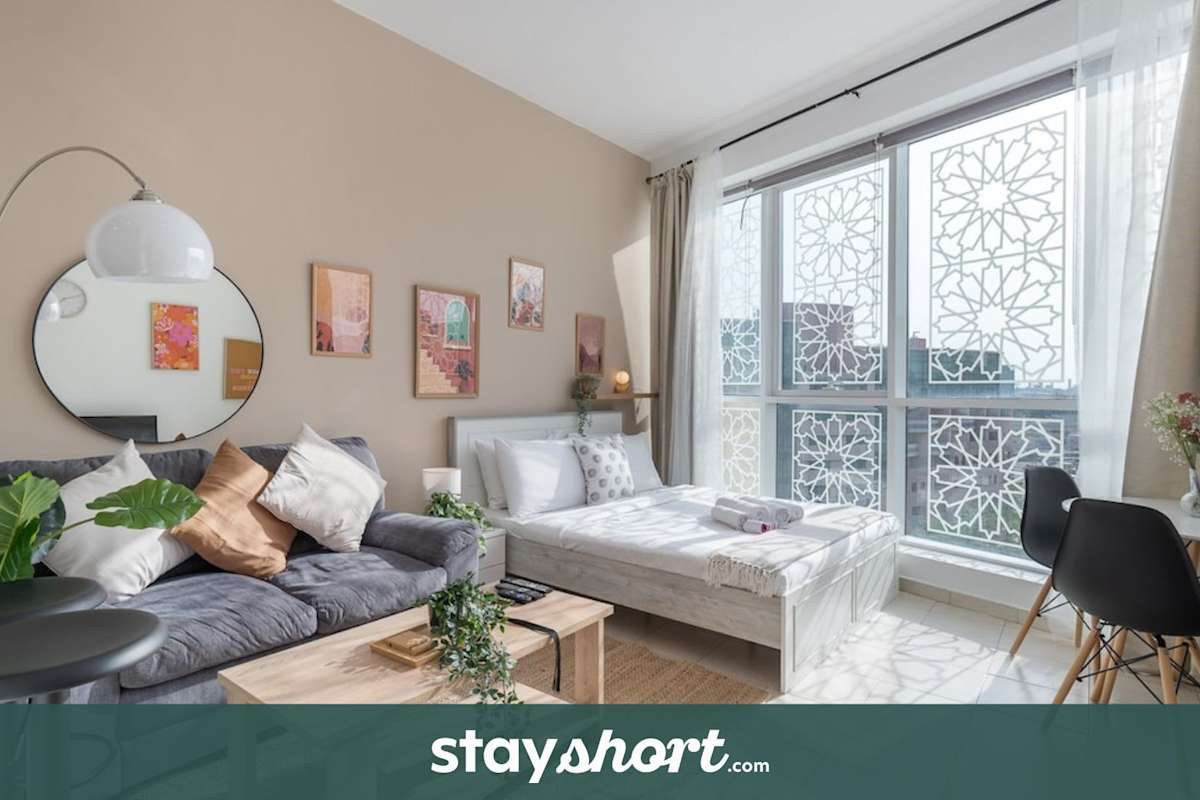 StayShort - Modern & Inviting Studio in Discovery Gardens