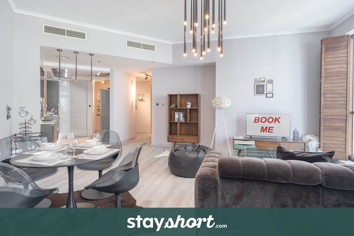 Free housekeeping visits during your stay - StayShort - Modern 2BR with City Views in Dubai Marina!