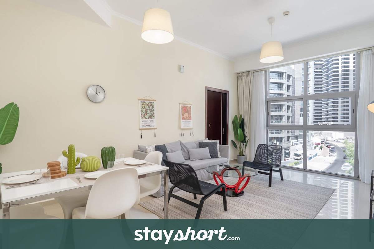 StayShort - Modern & Grand 1BR Apartment by Marina Walk
