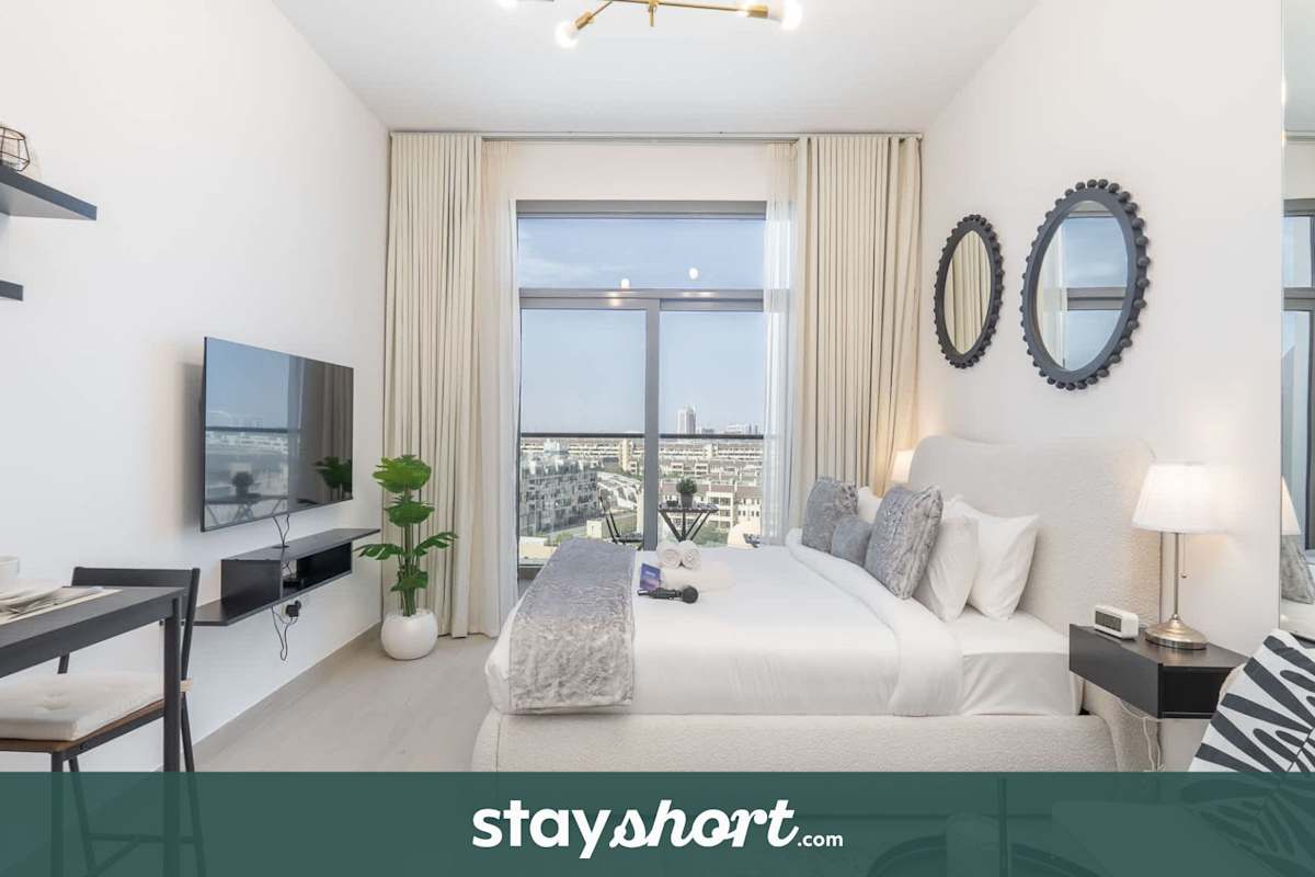 StayShort - Chic Studio in Laya Heights Perfect for 2