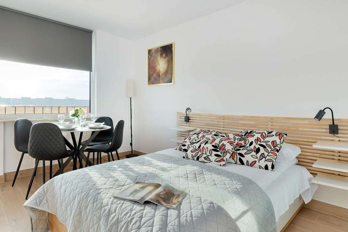 Piastowska 100C Gdańsk | Beige and Grey Studio with Balcony — Gdańsk, Pomerania — vacation rental