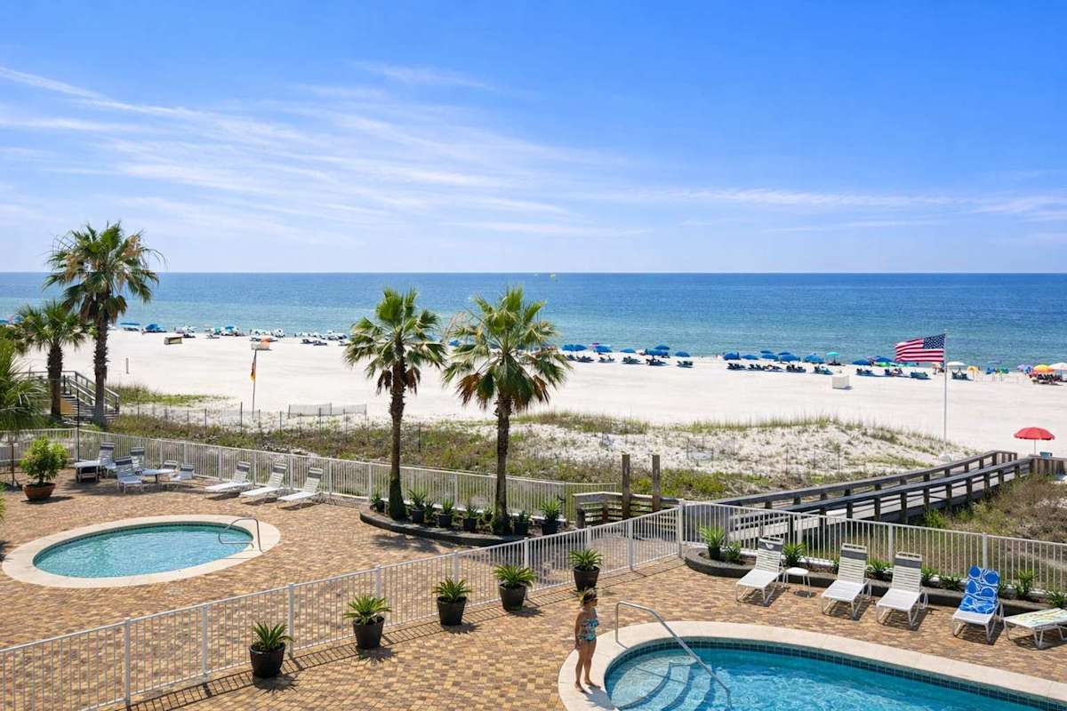 Windward Pointe 305: 3rd floor, Beachfront, pool