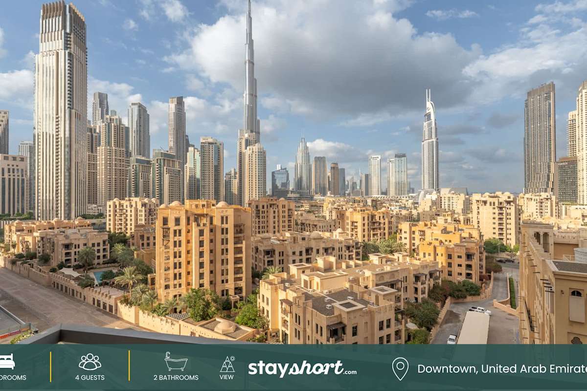 StayShort - Stylish Downtown Apartment with Burj Views that Sleeps 4!