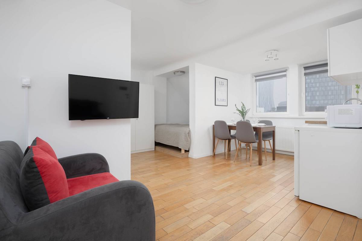 Chmielna 73B Warszawa | Functional Studio in the City Centre | Apartment Close to the Underground & Railway Station
