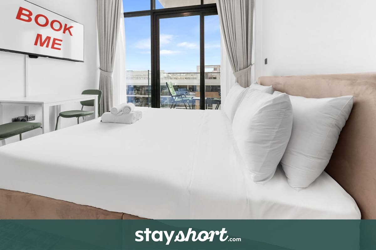 Free housekeeping visits during your stay - StayShort - Stylish Studio Retreat in Meydan for 2