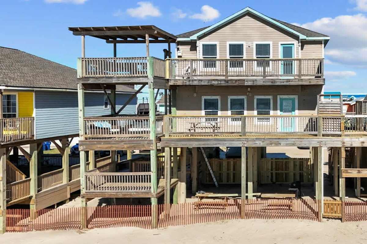 Lookout & Paradise - 2 Units On the Beach!