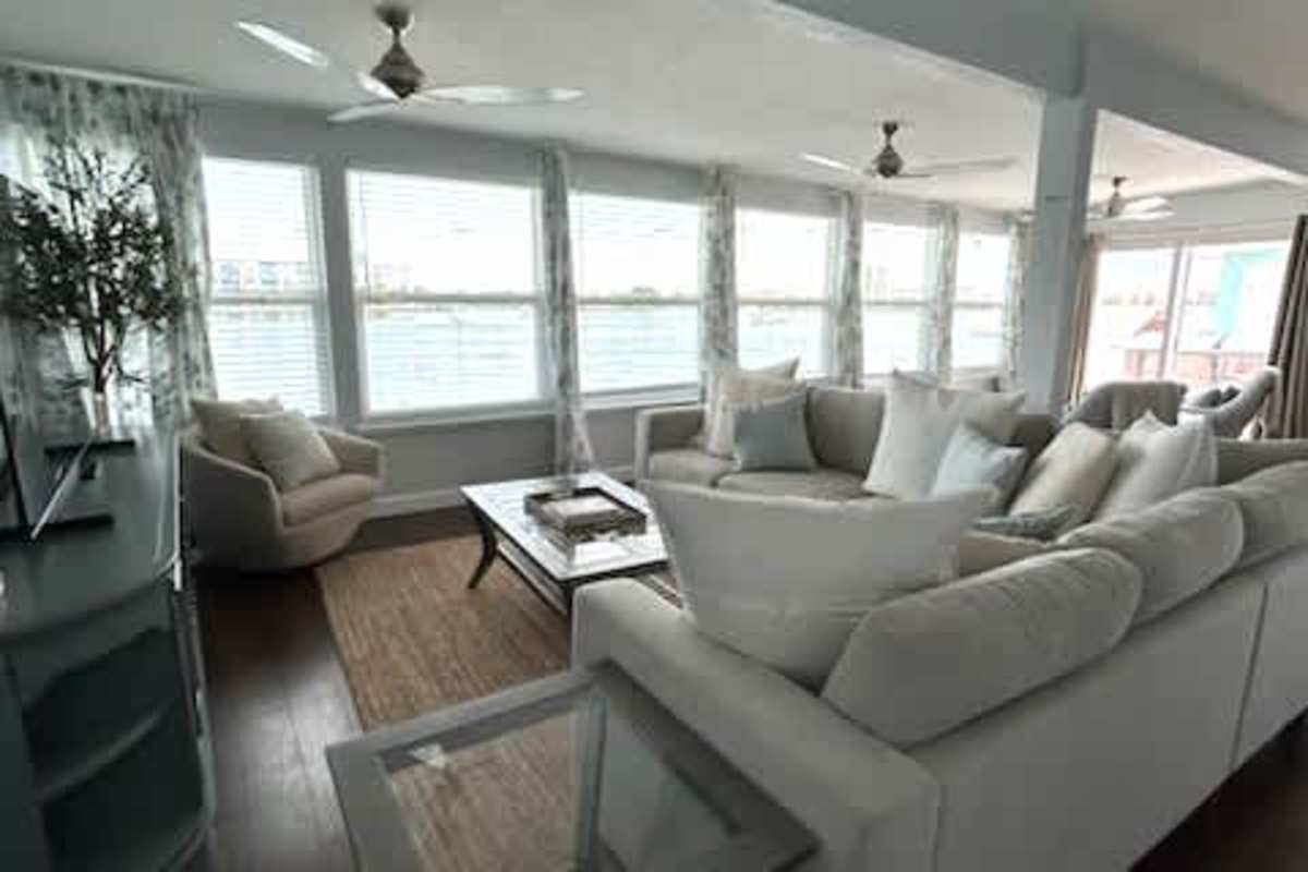 CWB Retreats at Bayside View 4 -2 (1) bedroom