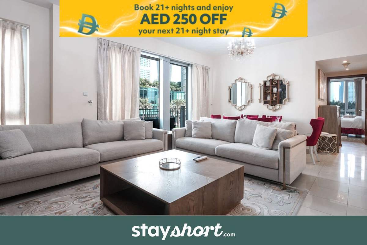 StayShort - 2 Bed in Downtown Retreat with Balcony that Sleep 4!