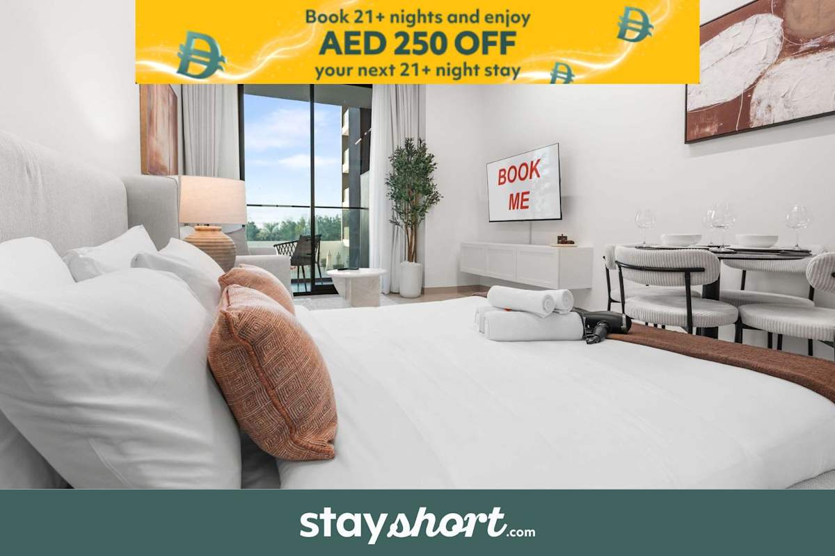 StayShort - Studio Unit in JVC Sleeps 4 with Balcony!
