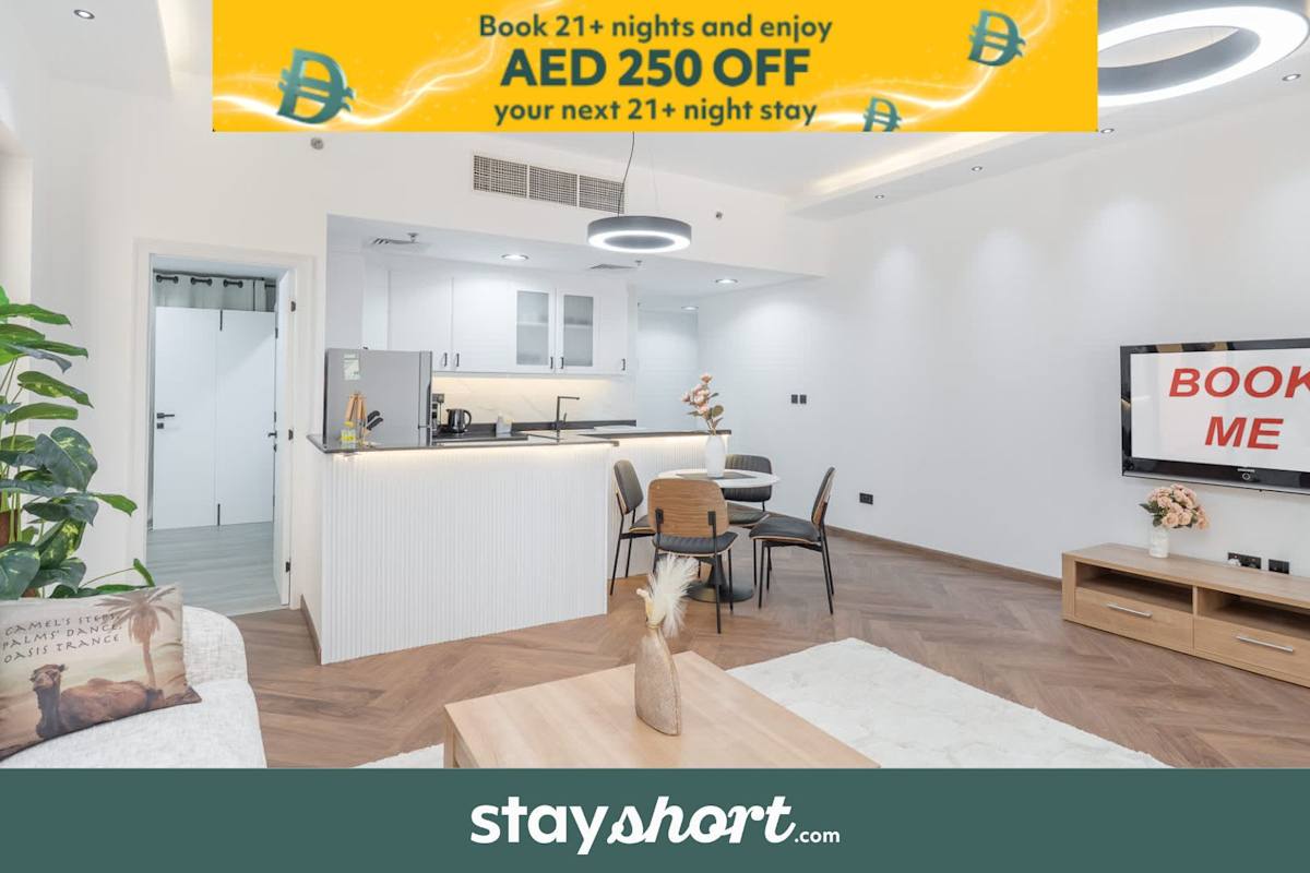 StayShort - Relaxing JBR Apartment with Pool & Balcony for 4