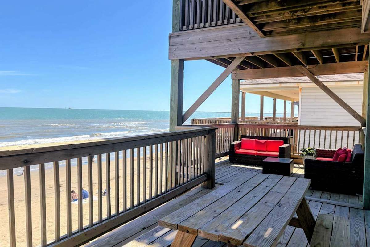 Paradise Point - Barefoot Beachfront Living!