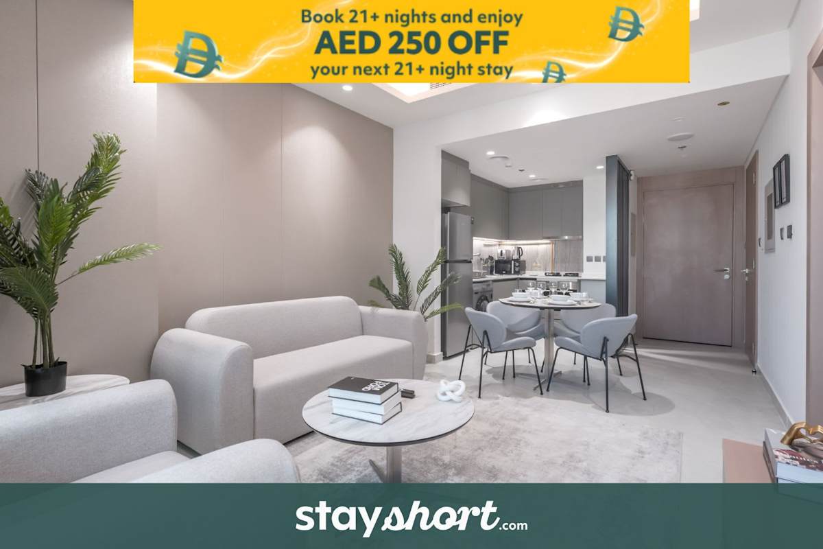 Free housekeeping visits during your stay - StayShort - Stunning 1 Bed Bedroom in JVT that Sleeps 2!