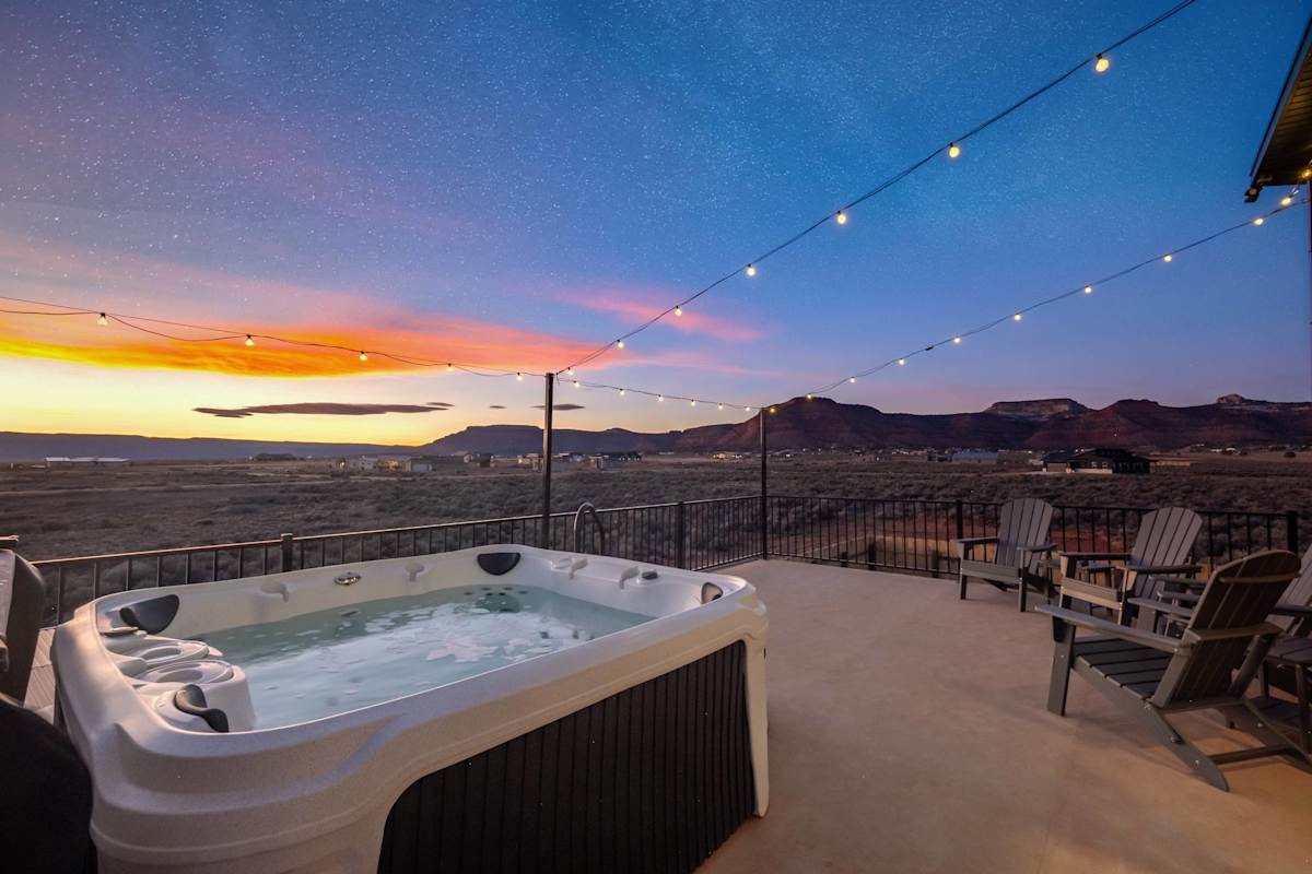 Kanab Desert Escape | Hot Tub, Stargazing, Views — Kanab, UT — vacation rental