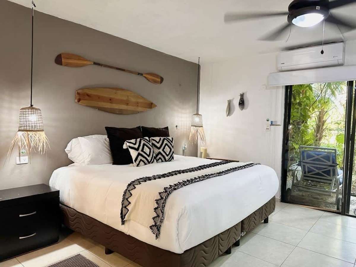 King-size bed in the studio