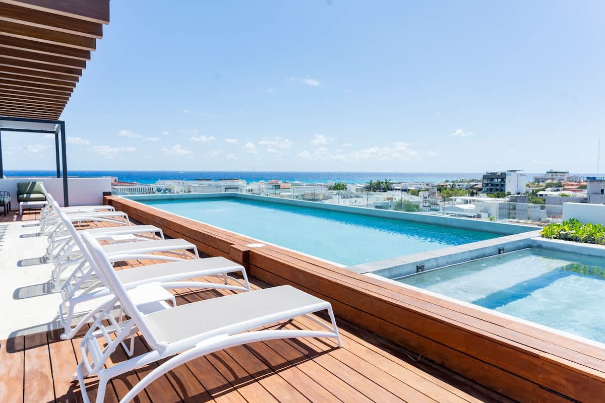 Shared rooftop pool with sea and sky views (communal)