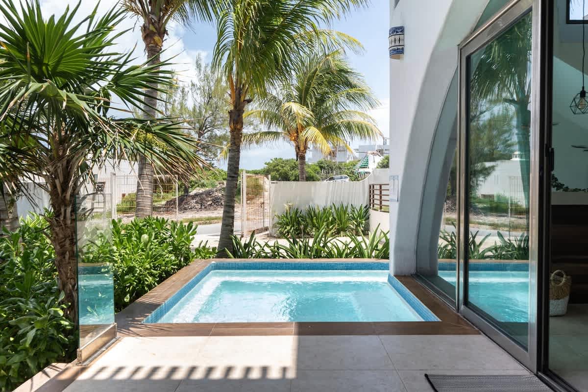 Private Pool Villa w/ Oceanview and Nearby Beach!