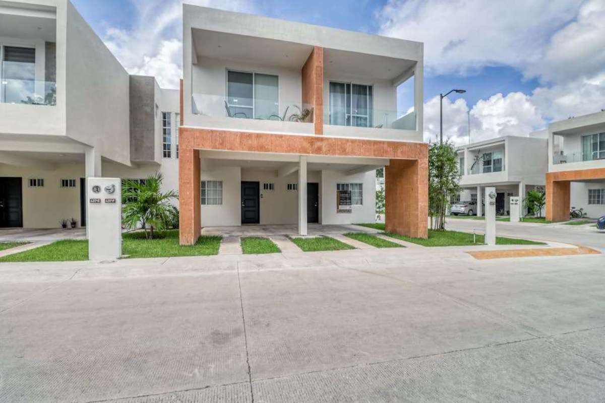 Modern villa exterior in the gated Selvanova community