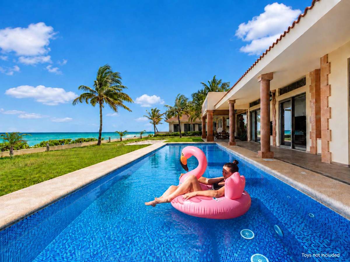 Private pool overlooking the ocean