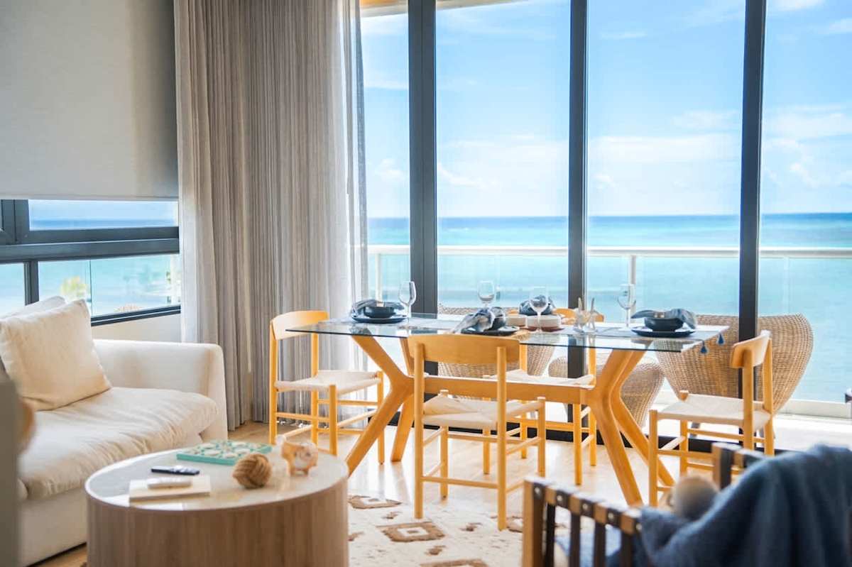 3BR beachfront apartment in Puerto Morelos featuring a rooftop pool