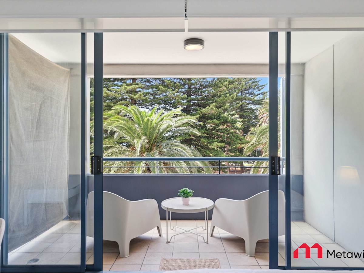 Balcony with outdoor seating