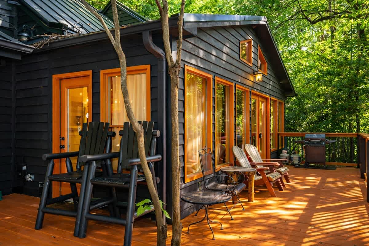 Gatlinburg Cabin w/ Hot Tub & Mountain Views photo 1