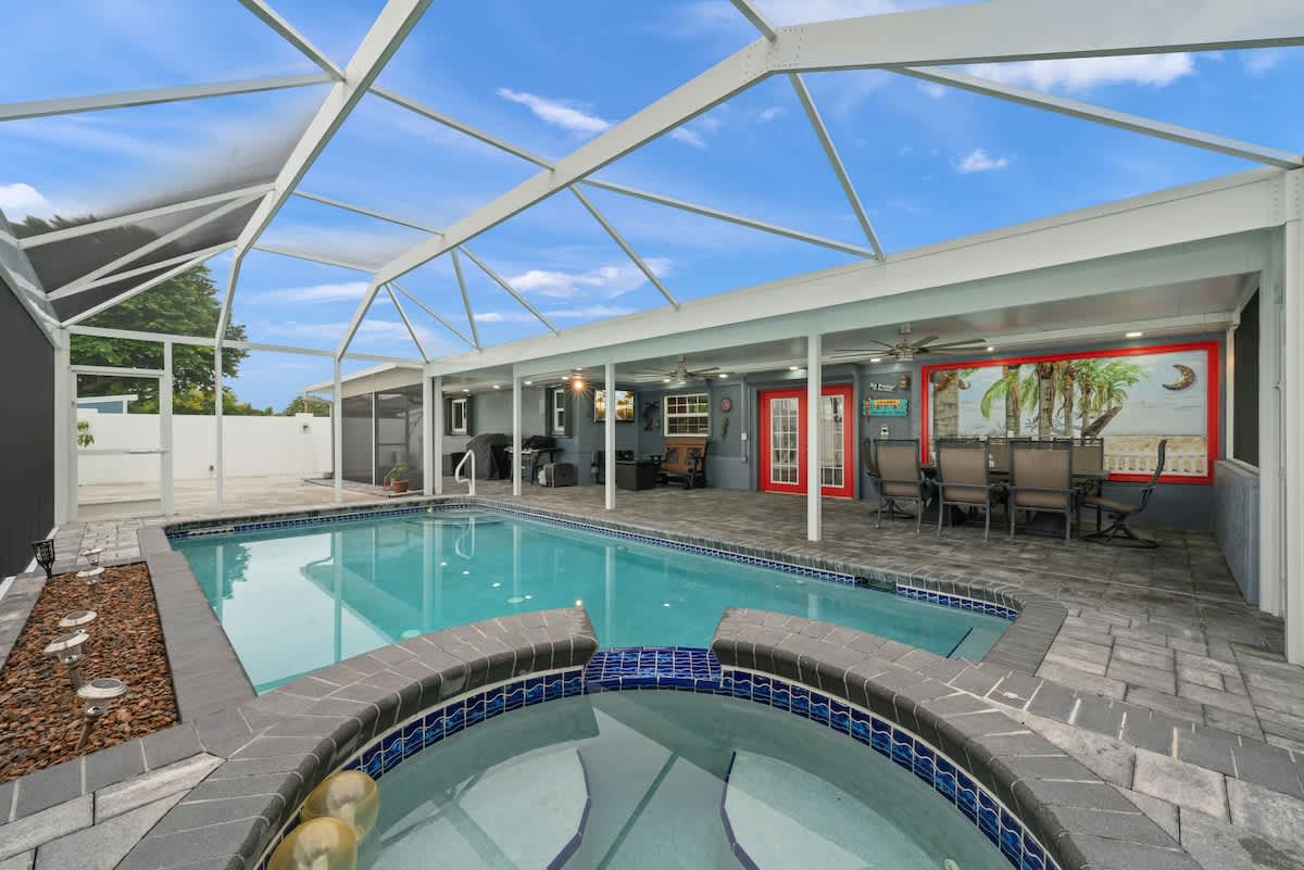 The Pool House Spa photo 1