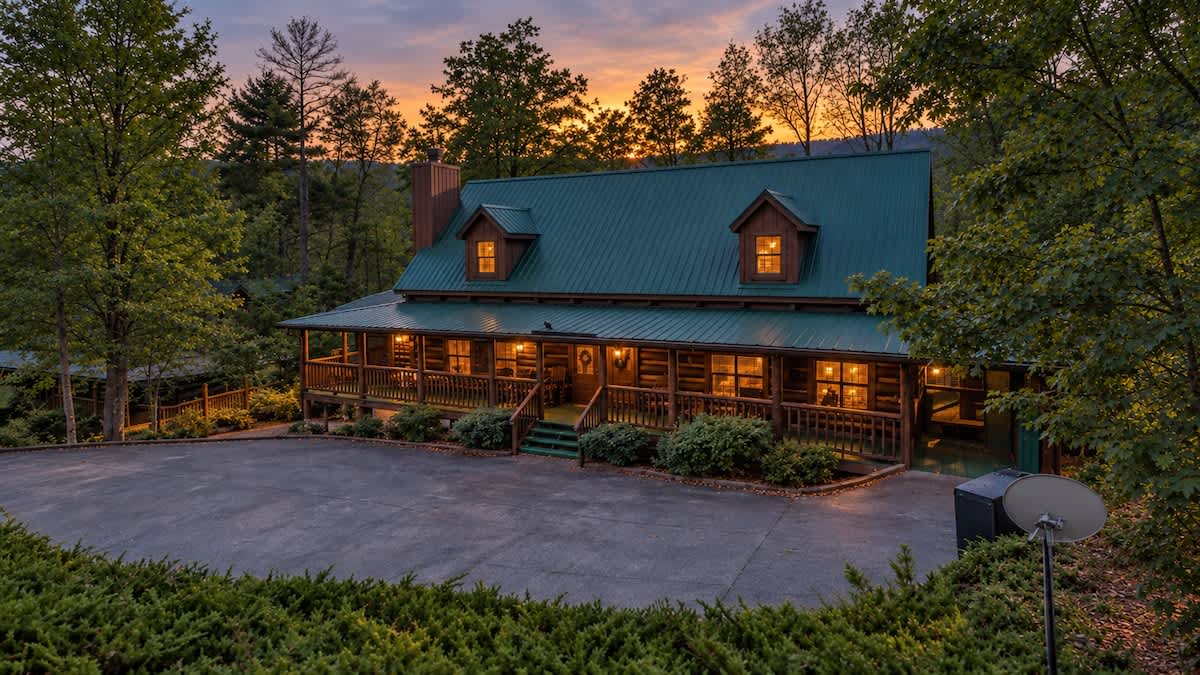 Beautiful Log Cabin 3BR photo 1