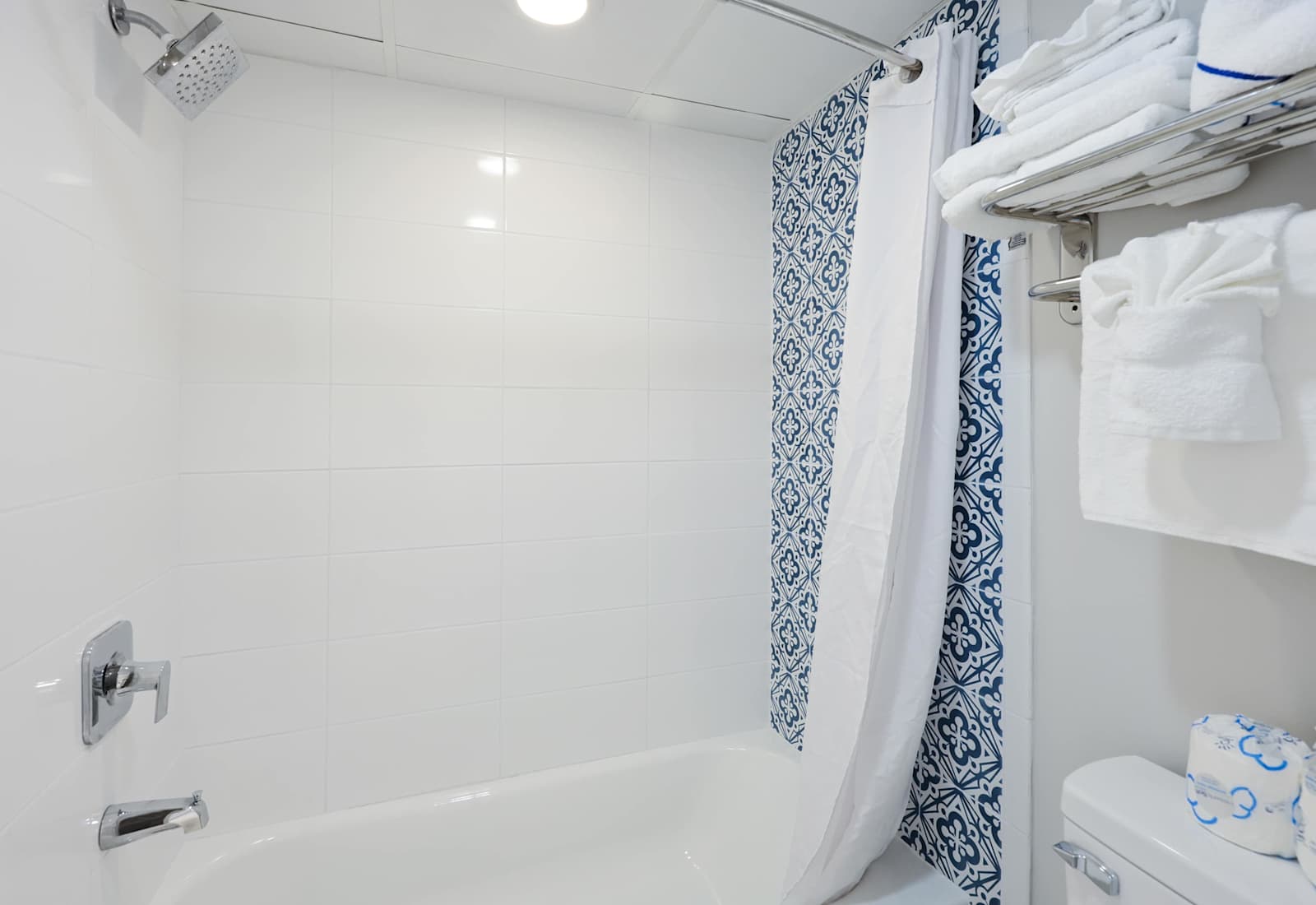 Unwind with a soothing soak in this spotless tub-and-shower combo, featuring spa-inspired tile accents and plush hotel-style towels—your private retreat after a sun-filled beach day.
