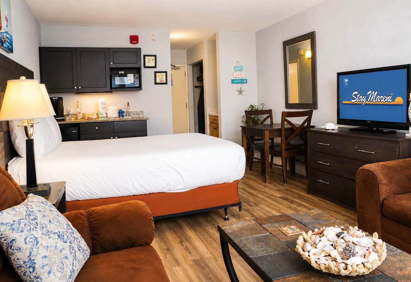Relax in a thoughtfully updated studio featuring a plush Queen bed, cozy seating area, dedicated dining space, and convenient kitchenette.